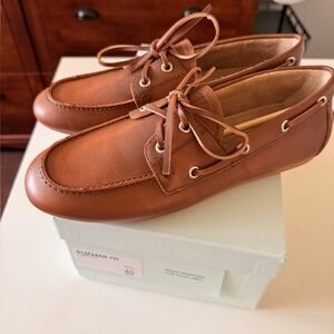 New in box Bibi Lou Boat shoes women’s sz 40